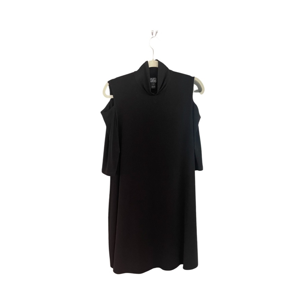 Cold shoulders little black dress